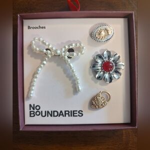 No Boundaries Pearl Bow & Floral Brooch Set